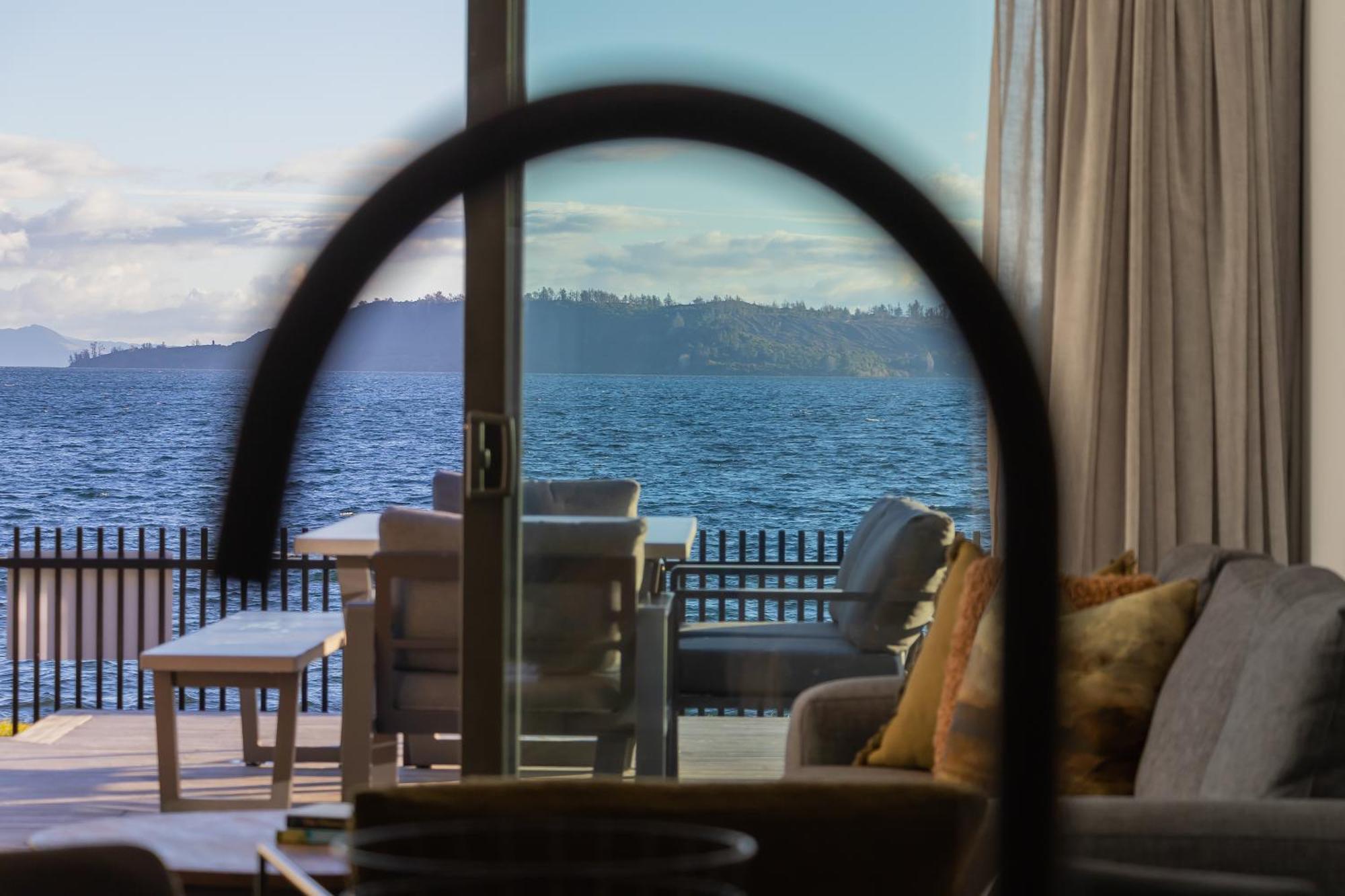 Absolute Lakefront House Taupo Exterior photo
