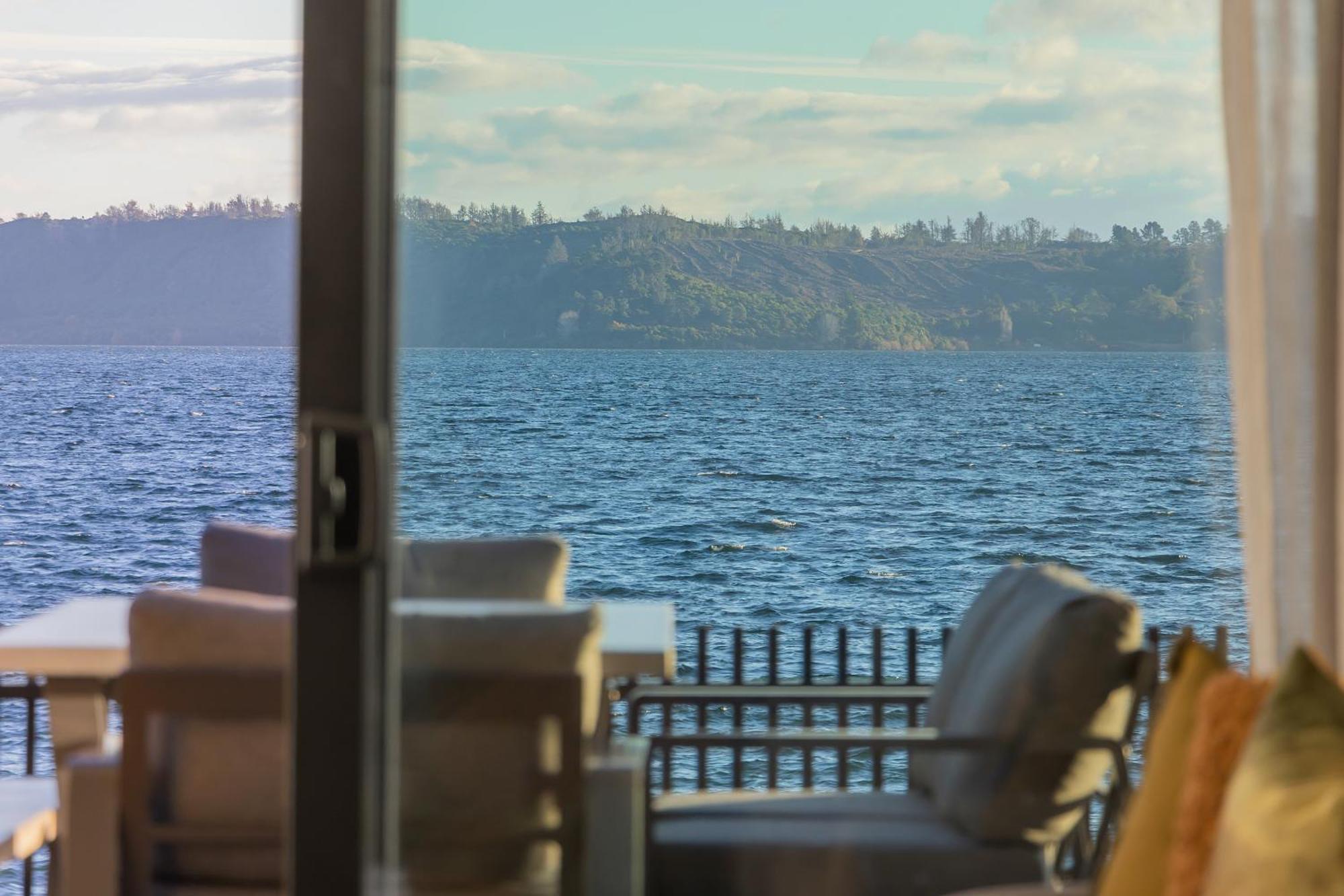 Absolute Lakefront House Taupo Exterior photo