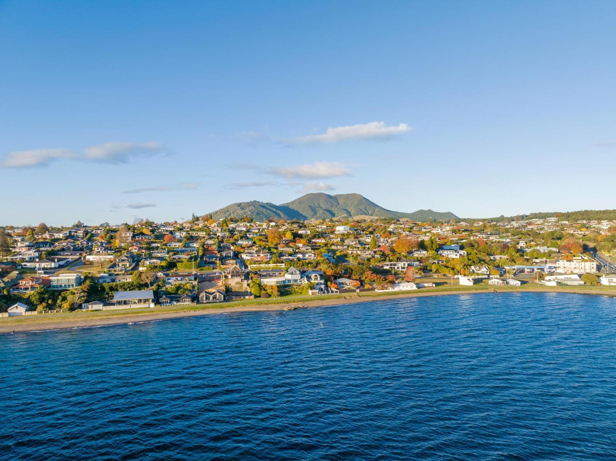 Absolute Lakefront House Taupo Exterior photo